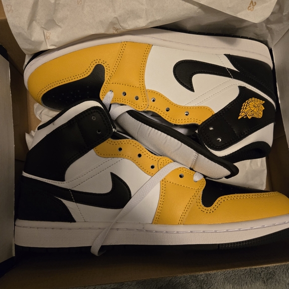 Nike Jordan AJ 1 Mid Men's Yellow Ochre/Black/White Size 8.5 - Picture 2 of 6
